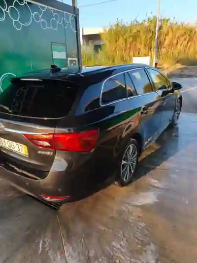 Toyota Avensis Touring Sports 2015 — foto 5 de 15