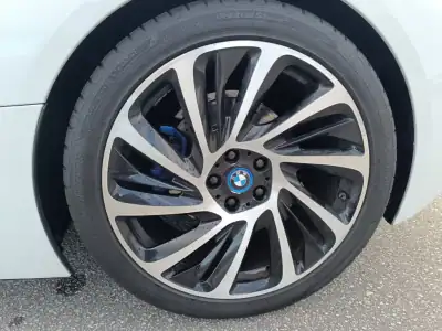 BMW i8 2016 - 71000 EUR, 140000 km - AUTO.MOTO.pt - 140000km - foto 18 de 25