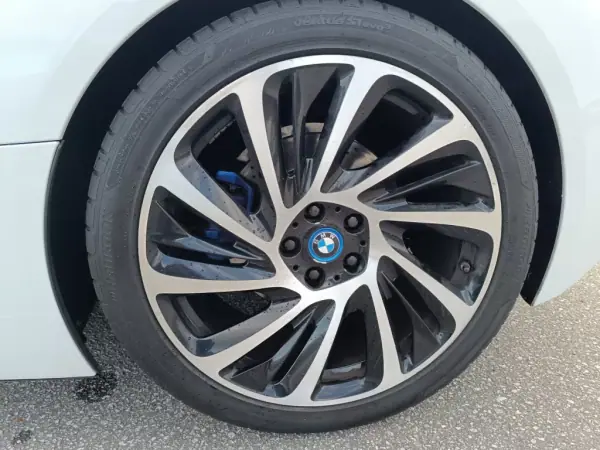 BMW i8 2016 - 71000 EUR, 140000 km - AUTO.MOTO.pt - 140000km - foto 18 de 25