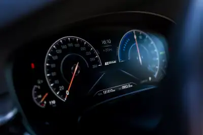 BMW 530e 2019 - 26850 EUR, 181810 km - AUTO.MOTO.pt - 181810km - foto 28 de 47