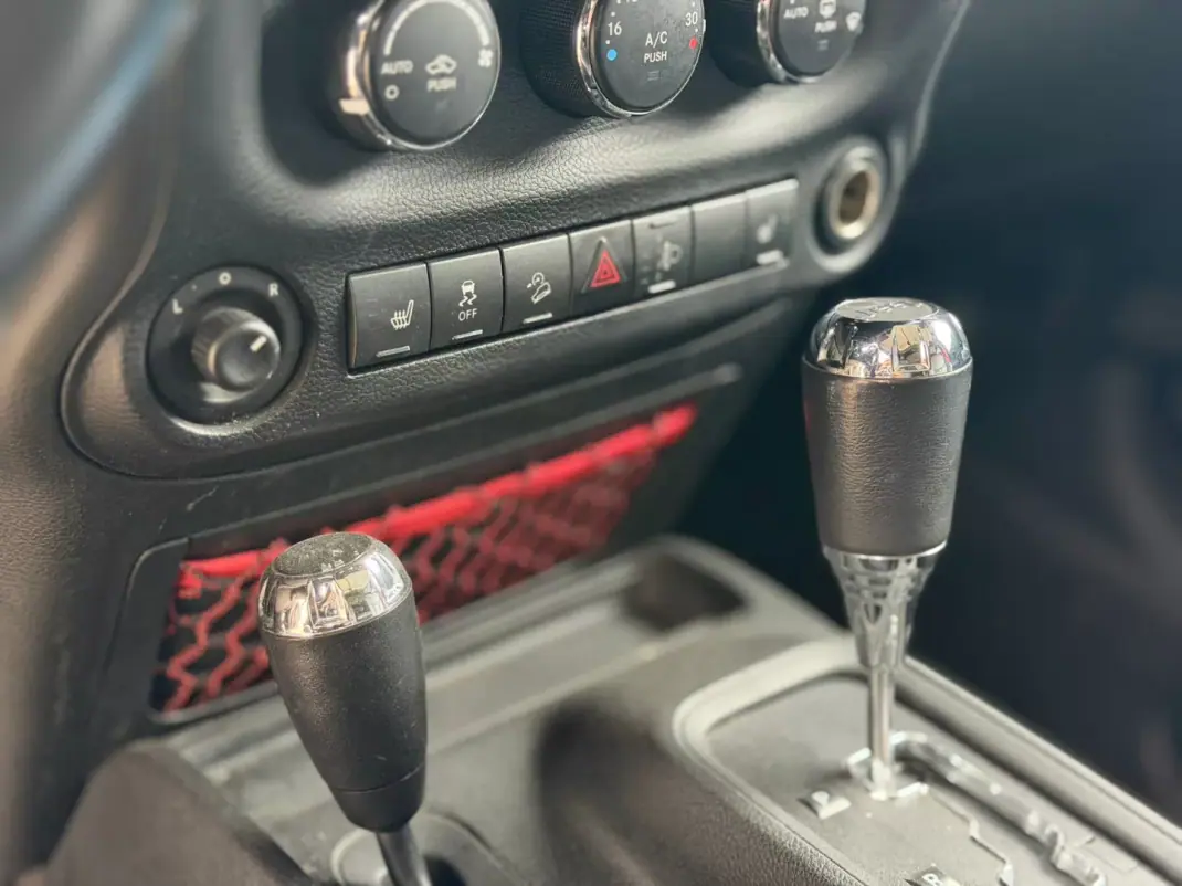 Jeep Wrangler Unlimited 2019 - 54000 EUR, 172045 km - AUTO.MOTO.pt - 172045km - foto 12 de 16