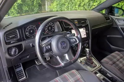 Volkswagen Golf 2019 - 24500 EUR, 114000 km - AUTO.MOTO.pt - 114000km - foto 11 de 17