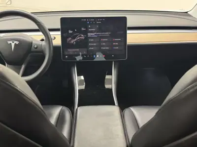 Tesla Model 3 2019 - 24890 EUR, 118800 km - AUTO.MOTO.pt - 118800km - foto 18 de 29