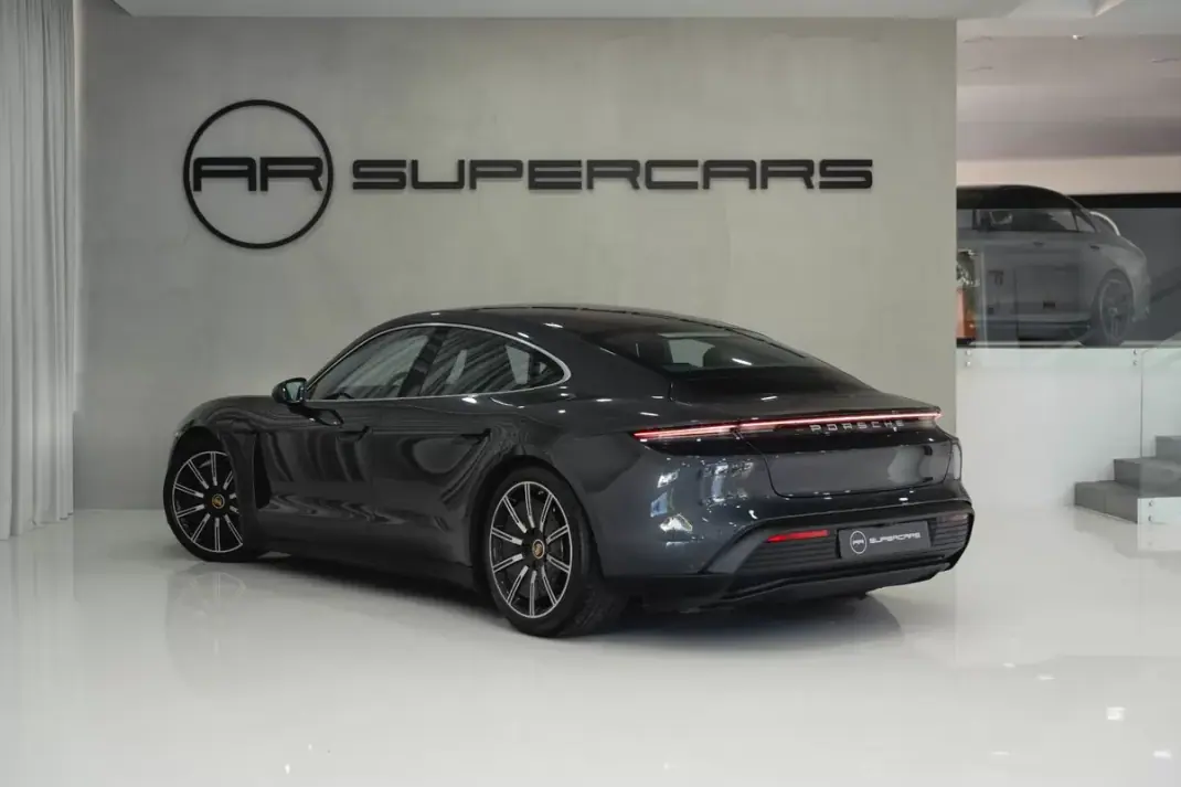 Porsche Taycan 2020 - 59950 EUR, 87282 km - 87282km - foto 14 de 46