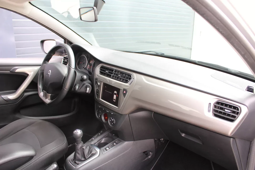 Citroën C-Elysée 2019 - 10500 EUR, 118000 km - AUTO.MOTO.pt - 118000km - foto 18 de 21