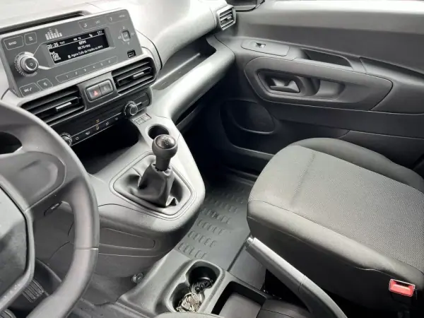 Peugeot Partner 1.5 BlueHDi Pro Standard 2021 - 14900 EUR, 62468 km - AUTO.MOTO.pt - 62468km - foto 8 de 14