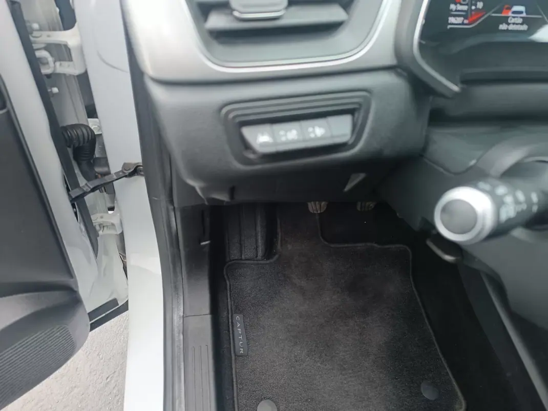 Renault Captur 2020 - 14900 EUR, 196207 km - AUTO.MOTO.pt - 196207km - foto 22 de 34