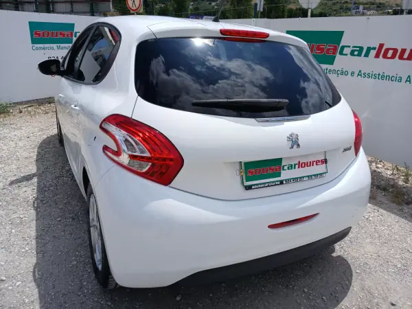 Peugeot 208 2014 - 7350 EUR, 85491 km - AUTO.MOTO.pt - 85491km - foto 9 de 25