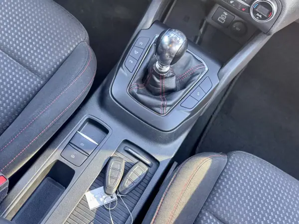 Ford Focus 2023 - 18500 EUR, 79000 km - AUTO.MOTO.pt - 79000km - foto 11 de 19