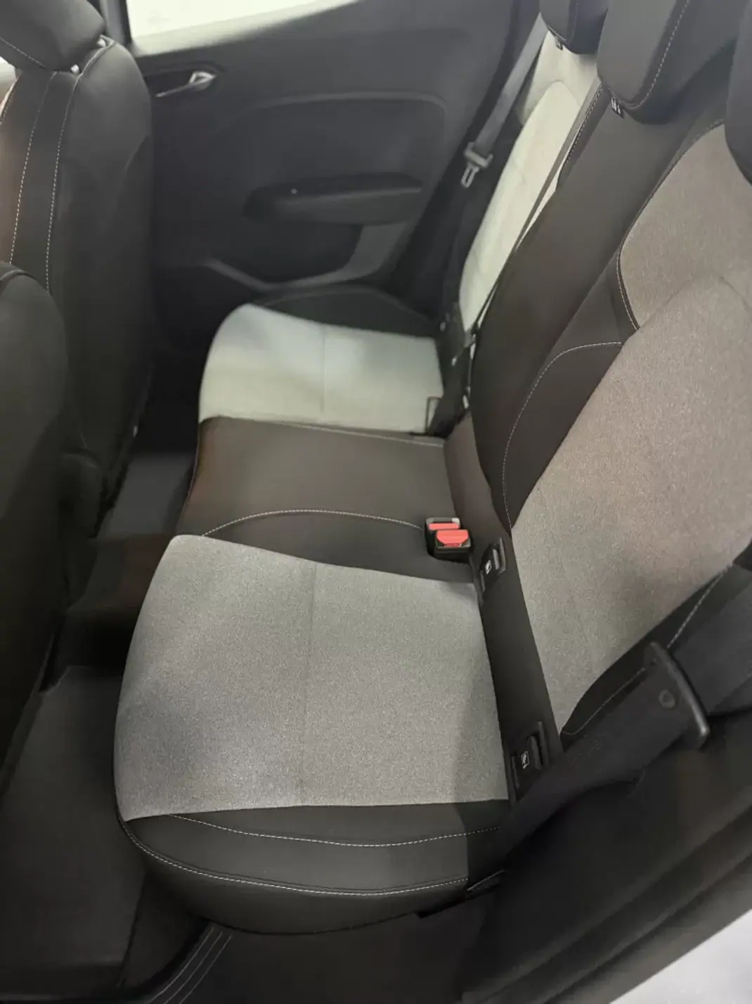 Renault Clio 2024 - 19500 EUR, 14000 km - AUTO.MOTO.pt - 14000km - foto 10 de 18