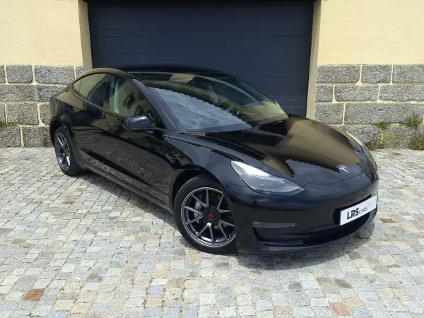 Tesla Model 3 2022 - 32490 EUR, 88297 km - AUTO.MOTO.pt - 88297km - foto 2 de 19