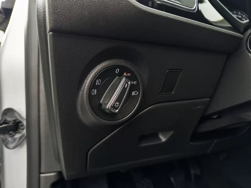 SEAT Leon 2016 - 12990 EUR, 117000 km - AUTO.MOTO.pt - 117000km - foto 23 de 26