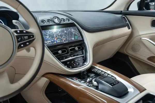 Aston Martin DBX 2020 - 149950 EUR, 55000 km - AUTO.MOTO.pt - 55000km - foto 18 de 53