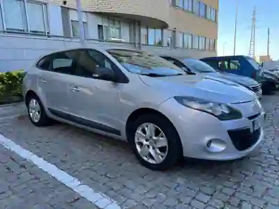 Renault Mégane Sport Tourer 2011 — foto 3 de 15
