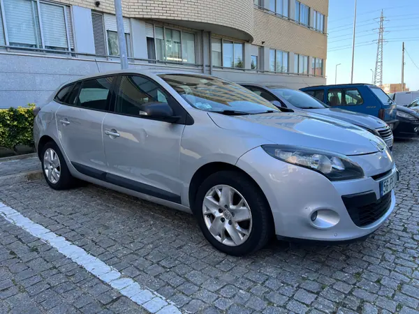 Renault Mégane Sport Tourer 2011 — foto 3 de 15