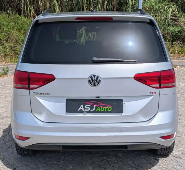 Volkswagen Touran 2016 - 13500 EUR, 211883 km - AUTO.MOTO.pt - 211883km - foto 8 de 24