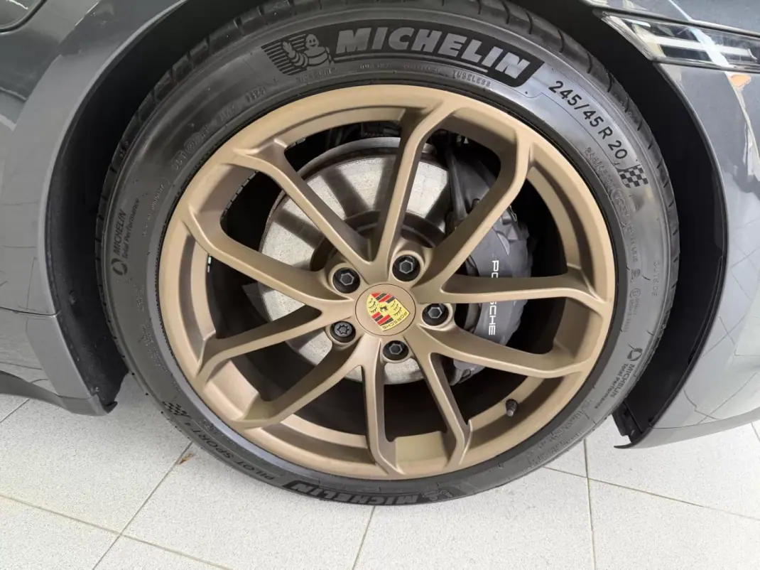 Porsche Taycan 2023 - 69000 EUR, 84534 km - AUTO.MOTO.pt - 84534km - foto 12 de 39