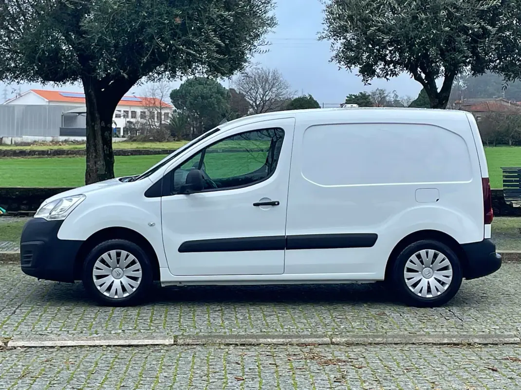 Citroën Berlingo 1.6 HDI IVA Dedutível 2019 - 10900 EUR, 142000 km - AUTO.MOTO.pt - 142000km - foto 10 de 36