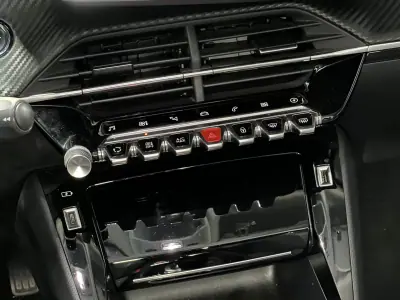 Peugeot e-2008 2020 - 18990 EUR, 50000 km - AUTO.MOTO.pt - 50000km - foto 38 de 51