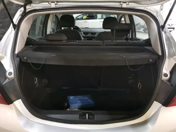 Opel Corsa 2018 - 11900 EUR, 125200 km - AUTO.MOTO.pt - 125200km - foto 8 de 8