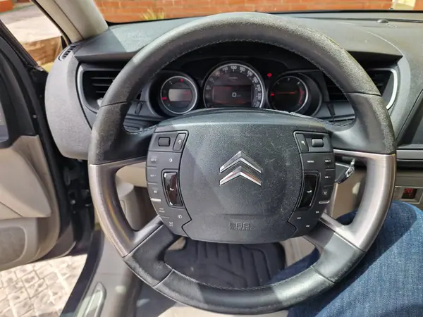 Citroën C5 2010 - 5800 EUR, 286000 km - AUTO.MOTO.pt - 286000km - foto 11 de 15