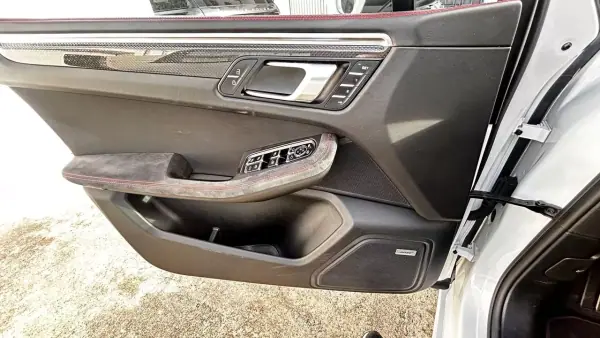 Porsche Macan 2021 - 89500 EUR, 94000 km - AUTO.MOTO.pt - 94000km - foto 15 de 21