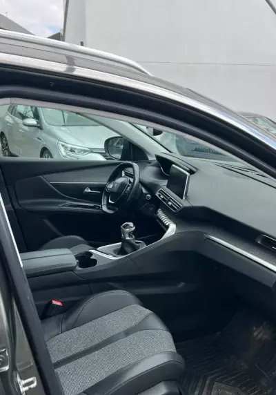 Peugeot 5008 2019 - 21500 EUR, 148372 km - AUTO.MOTO.pt - 148372km - foto 4 de 8