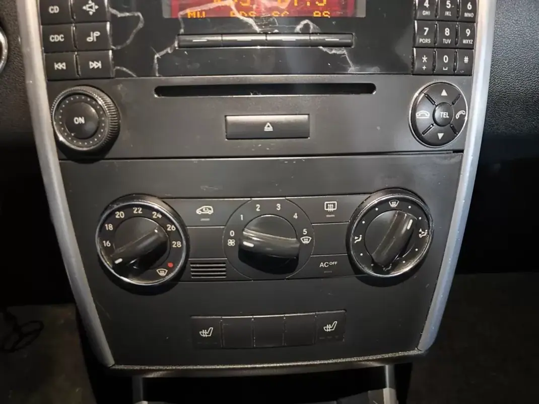 Mercedes-Benz B 200 2005 - 7250 EUR, 226300 km - AUTO.MOTO.pt - 226300km - foto 28 de 33