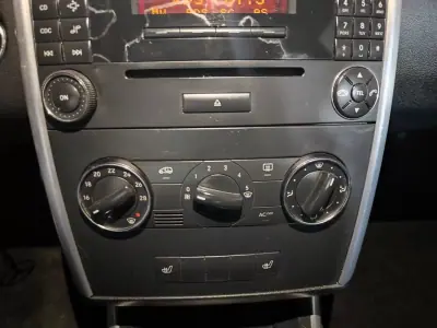 Mercedes-Benz B 200 2005 - 7250 EUR, 226300 km - AUTO.MOTO.pt - 226300km - foto 28 de 33