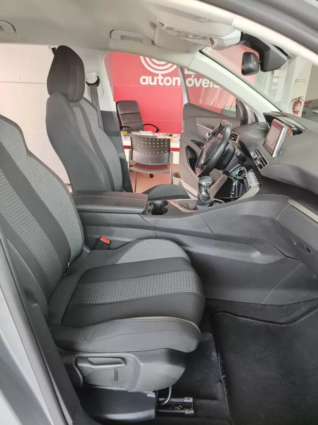 Peugeot 3008 2018 - 13950 EUR, 189000 km - 189000km - foto 18 de 36
