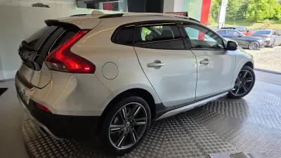 Volvo V40 Cross Country 2013 - 9900 EUR, 239930 km - AUTO.MOTO.pt - 239930km - foto 23 de 55