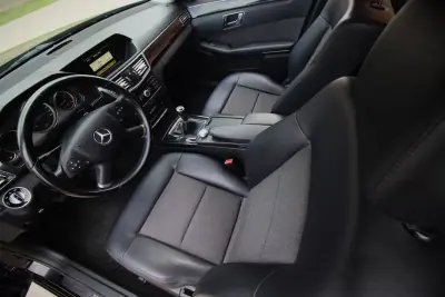 Mercedes-Benz E 250 2010 - 13990 EUR, 245000 km - AUTO.MOTO.pt - 245000km - foto 11 de 48
