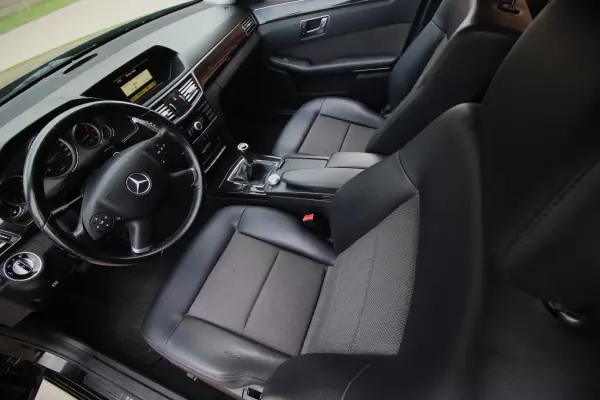 Mercedes-Benz E 250 2010 - 12990 EUR, 245000 km - AUTO.MOTO.pt - 245000km - foto 11 de 48