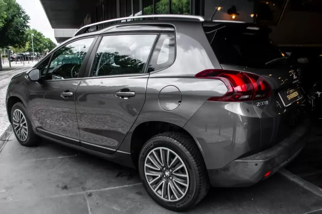Peugeot 2008 2018 - 8750 EUR, 72668 km - AUTO.MOTO.pt - 72668km - foto 3 de 39