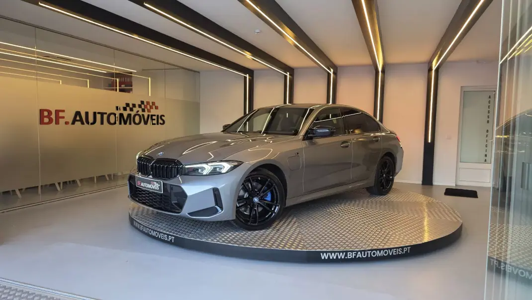 BMW 320 2024 - 42500 EUR, 5552 km - AUTO.MOTO.pt - 5552km - foto 2 de 58