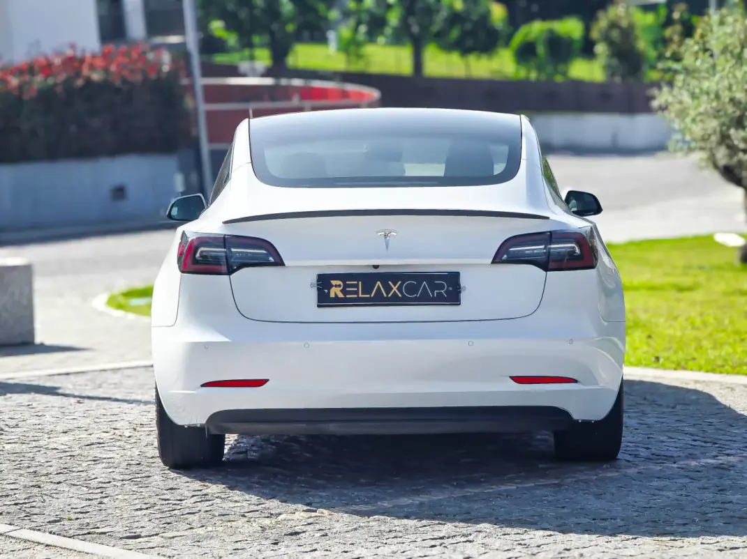 Tesla Model 3 2021 - 24990 EUR, 113300 km - AUTO.MOTO.pt - 113300km - foto 23 de 26
