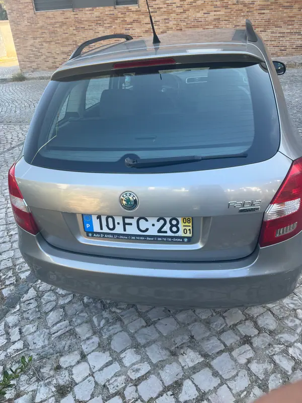 Skoda Fabia 2008 - 3250 EUR, 300000 km - AUTO.MOTO.pt - 300000km - foto 6 de 9