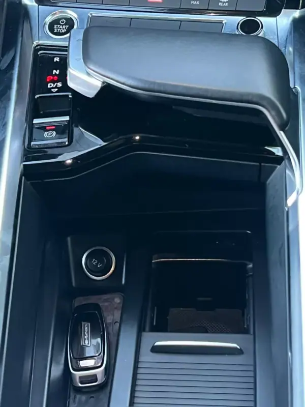 Audi e-tron 2022 - 34750 EUR, 131000 km - AUTO.MOTO.pt - 131000km - foto 36 de 50
