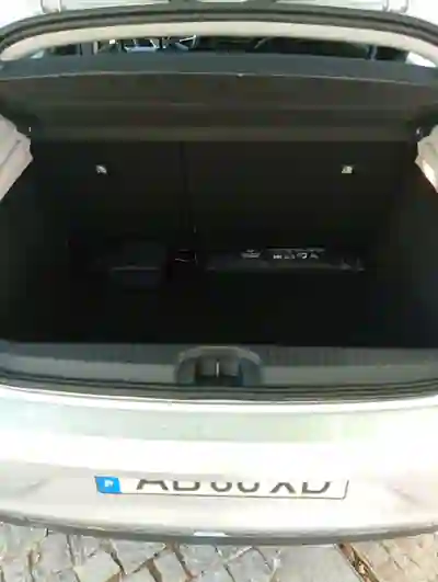 Renault Clio 2020 - 13300 EUR, 83700 km - AUTO.MOTO.pt - 83700km - foto 8 de 15