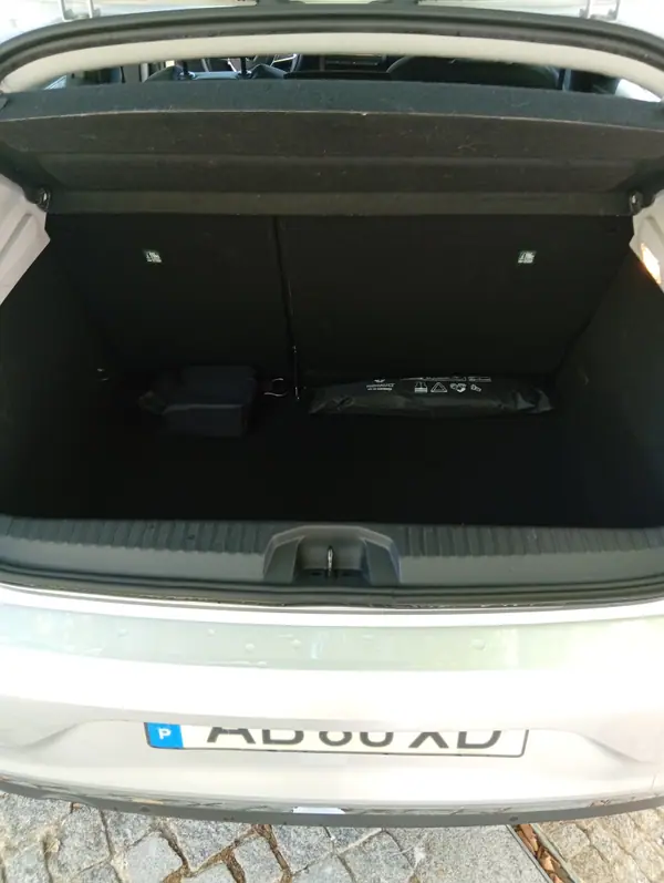 Renault Clio 2020 - 13300 EUR, 83700 km - AUTO.MOTO.pt - 83700km - foto 8 de 15