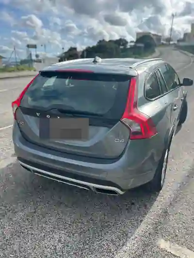 Volvo V60 Cross Country 2016 — foto 6 de 12