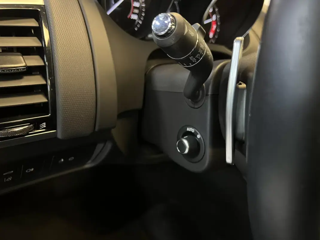 Jaguar F-Type 2019 - 47990 EUR, 45000 km - AUTO.MOTO.pt - 45000km - foto 44 de 47