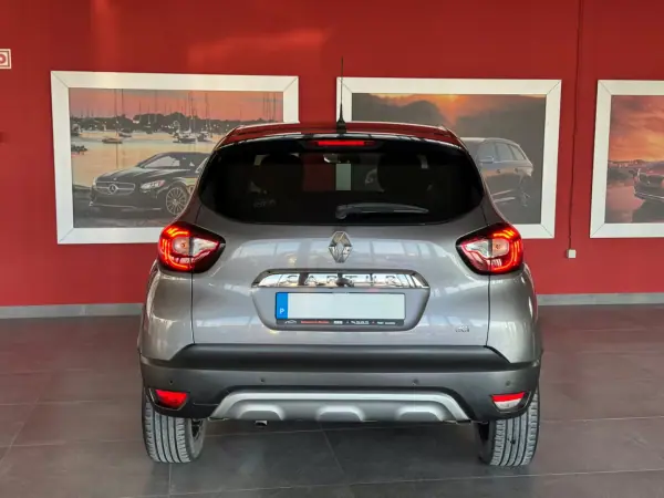 Renault Captur 2017 - 15990 EUR, 80345 km - AUTO.MOTO.pt - 80345km - foto 10 de 21
