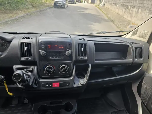 Peugeot BOXER 2.0 BlueHDi 435 L4H2 Premium 2020 - 20350 EUR, 126369 km - AUTO.MOTO.pt - 126369km - foto 18 de 40