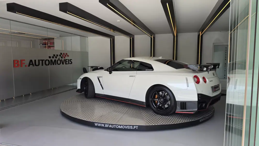 Nissan GT-R 2017 - 300000 EUR, 30685 km - 30685km - foto 16 de 69