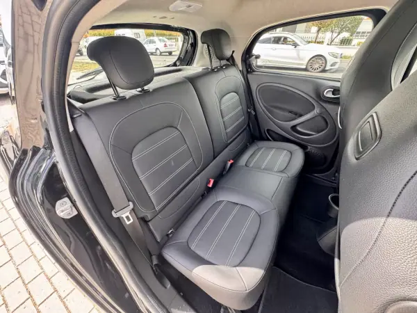 Smart ForFour 2019 - 12990 EUR, 12000 km - 12000km - foto 14 de 17