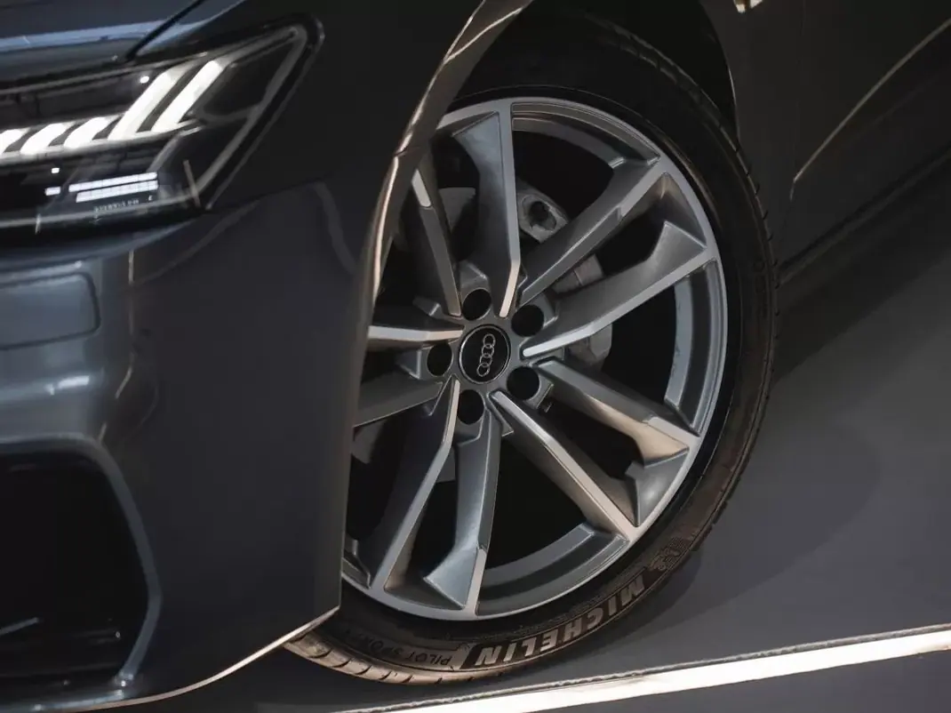 Audi A7 2019 - 43990 EUR, 63000 km - 63000km - foto 7 de 28
