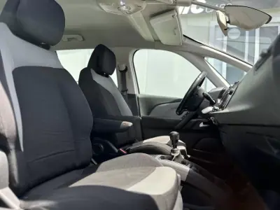 Citroën C4 Grand Picasso 2015 - 10990 EUR, 116000 km - AUTO.MOTO.pt - 116000km - foto 23 de 49