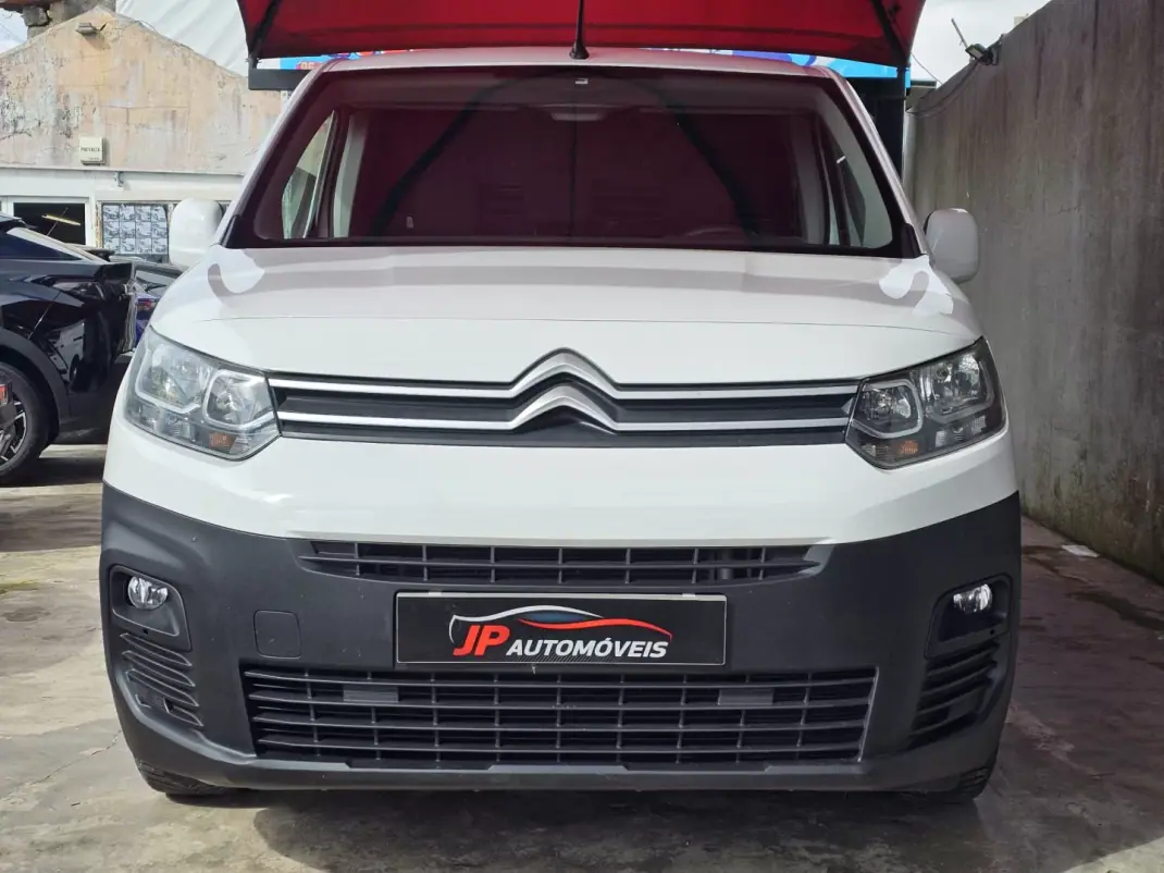Citroën BERLINGO 3 LUGARES 2020 - 10750 EUR, 154000 km - AUTO.MOTO.pt - 154000km - foto 2 de 14