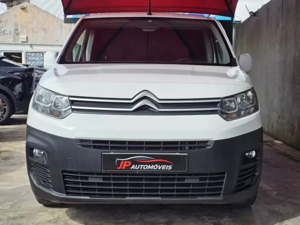 Citroën BERLINGO 3 LUGARES 2020 - 10750 EUR, 154000 km - AUTO.MOTO.pt - 154000km - foto 2 de 14